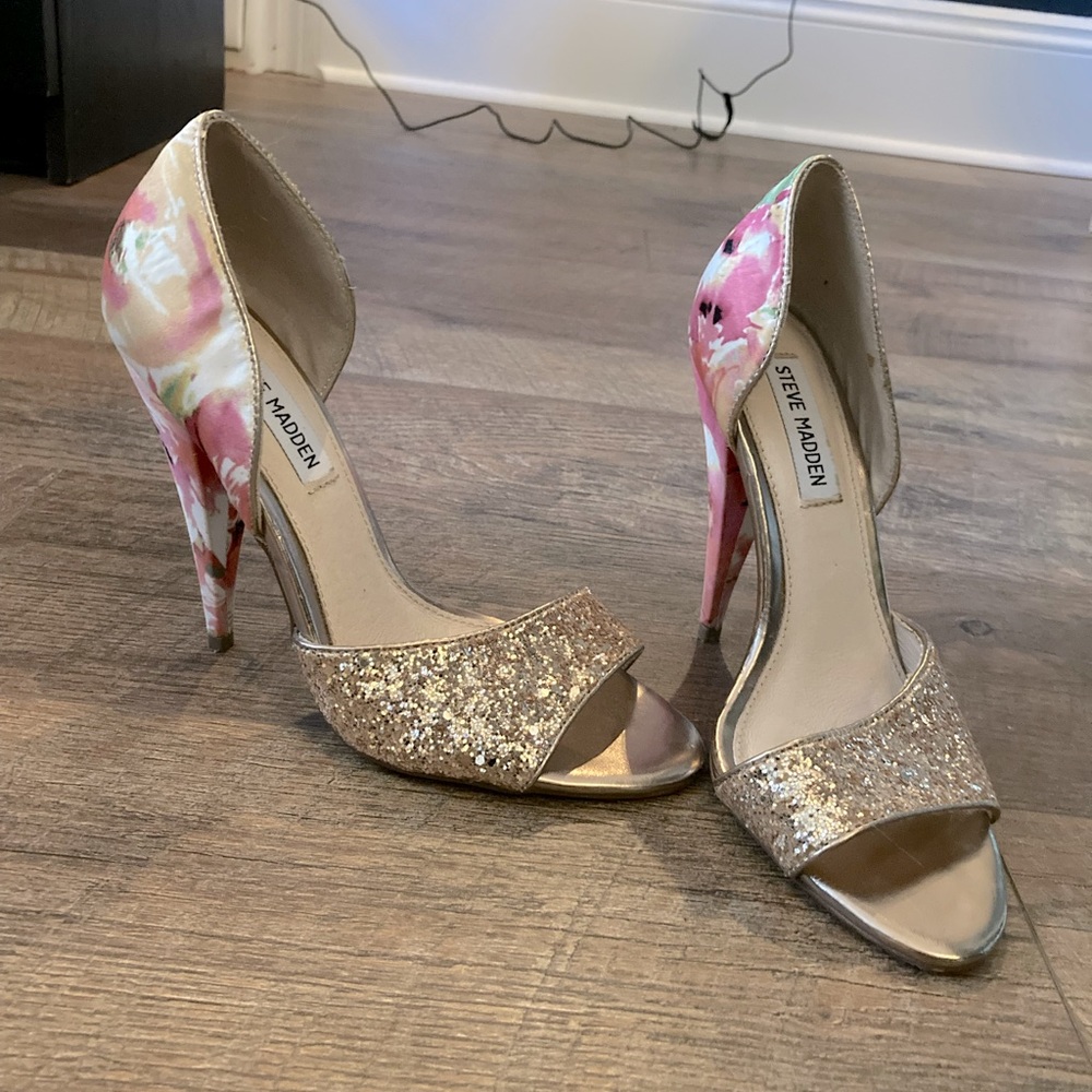 Steve Madden Gold and Floral Shoes